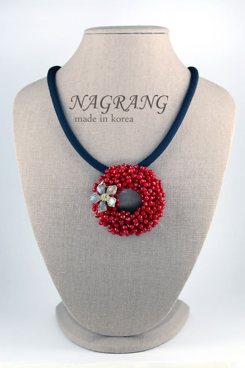 NAGRANG Red crystal brooch with polyester string necklace